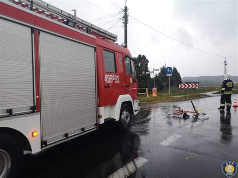 Wypadek w Zdunach potrącony przez samochód rowerzysta zmarł w