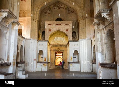 100 Most Beautiful Images In Chaturbhuj Temple Orchha In India