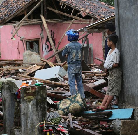 Tsunami in Indonesien Diese zehn Fotos zeigen ganze Zerstörung WELT