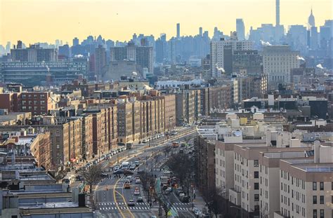 Bronx With Manhattan In The Background Bronx Nyc Park In New York