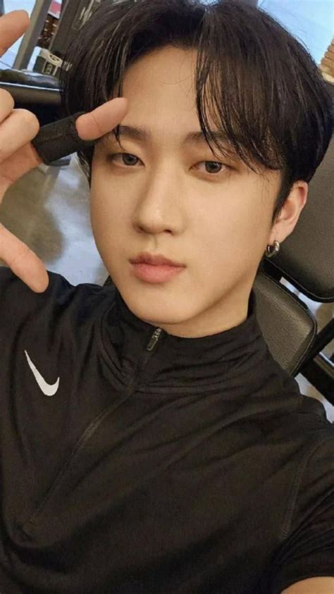 #ChanBin #StrayKids | Мемы знаменитостей, Качок, Известные певцы