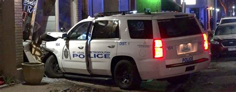 Les Policiers Crasent D Abord Leur Suv Dans Un Bar Gay De Saint Louis Puis Arr Tent Le