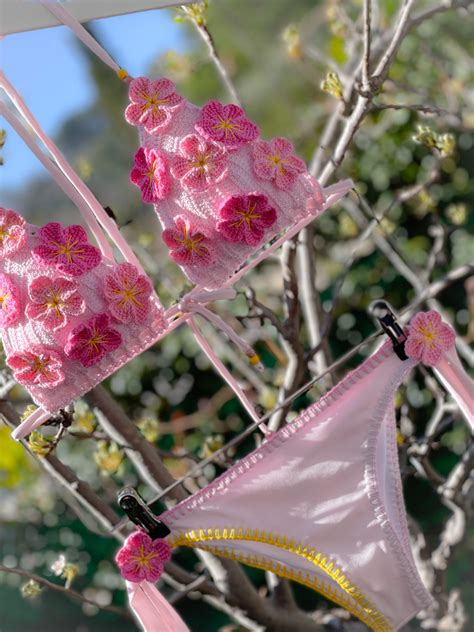 Bikini Crochet Tulipas Élégance intemporelle et détails délicats