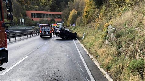 Autofahrerin Verliert Kontrolle Und Berschl Gt Sich Aachener