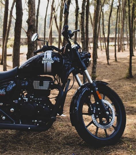 Royal Enfield Meteor 350 Looks Dashing In Custom Glossy Black Colour