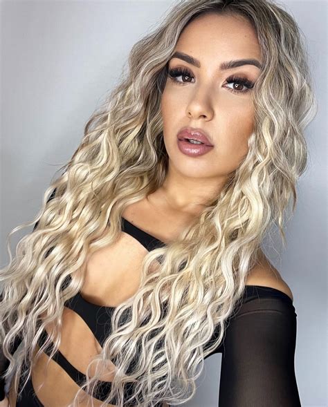 Cláudia Sofia - Cláudia Sofia added a new photo.