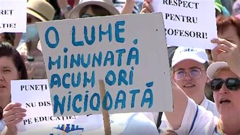 Profesorii continuă greva chiar dacă măririle salariale au fost