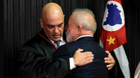 Lula elogia Alexandre de Moraes durante discurso em Brasília