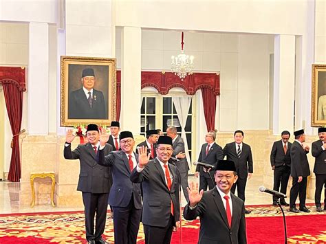 Jokowi Reshuffle Kabinet Senin Kemarin Pengamat Demi Kepentingan