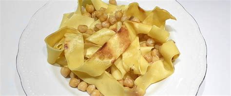 Ciceri e tria - Lagane e ceci - Nudeln mit Kichererbsen | A-I-K.de