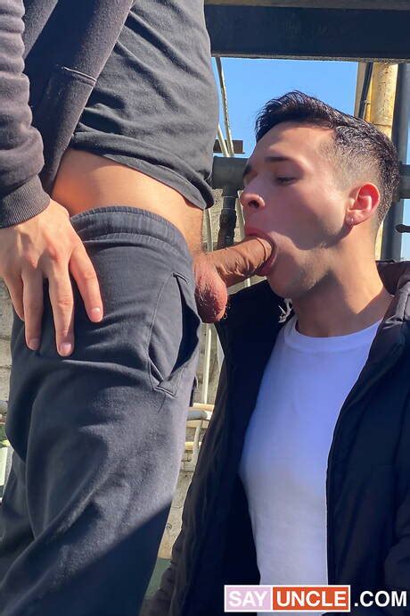 Beefcake Leo Blue And Well Built Dimitri Star Have A Good Anal Sex Outside