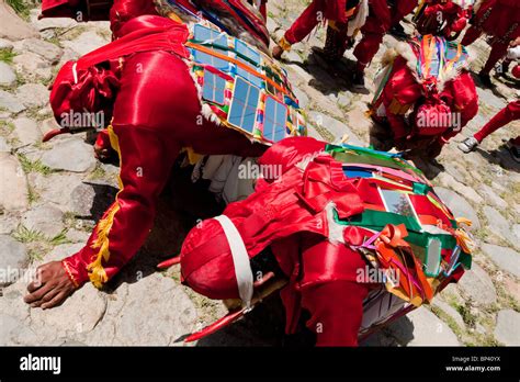 Kneel Down Hi Res Stock Photography And Images Alamy