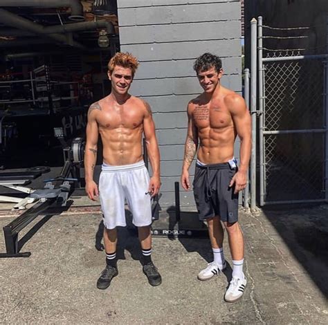 Pretty Men Gorgeous Men Kj Apa Riverdale Riverdale Archie Hot Guys