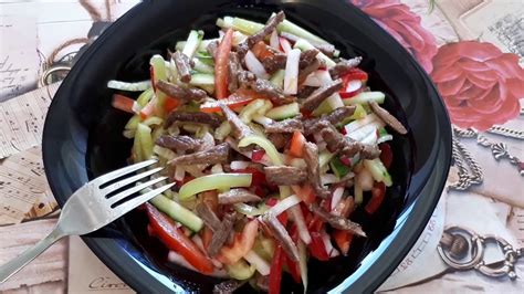 Мясной салат со свежими овощами - YouTube