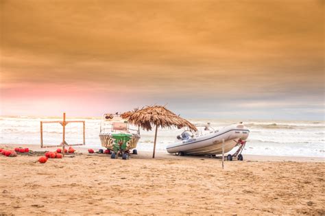 Stampe Artistiche Quadri E Poster Con Cielo Rosso Hotel Mare Mare