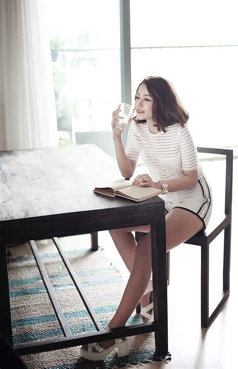 Hot girl Chi Pu lộ vòng lấp ló trong bộ ảnh chào tuổi Tinmoi