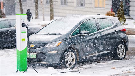 How Does Cold Weather Affect Electric Car Battery Life?