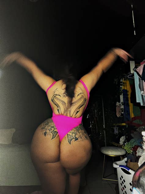 Sexy Fat Ass Latina Showing Off Shesfreaky