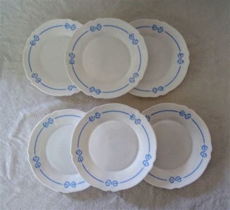 Assiettes Plates D Cor Noeuds Bleus Arcopal Blanc Opaline