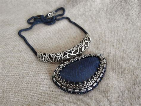 3560 best BEAD EMBROIDERY PENDANTS images on Pinterest | Beaded ...