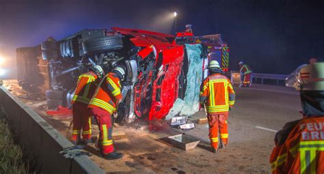 Lkw Durchbricht Auf A5 Bei Bruchsal Leitplanke Sperrung Wieder Aufgehoben