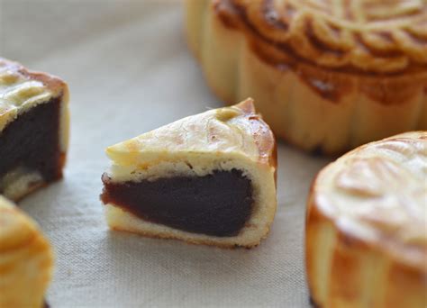 Red Bean Mooncakes Building Buttercream