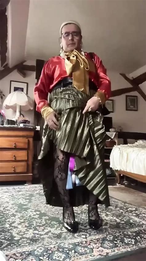 In Bourgeois Attire With A Long Skirt Gay Amateur Porn Feat Soumise