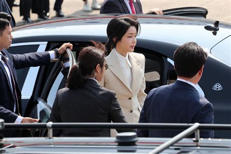 권익위 김건희 여사 명품가방 수수 의혹에 제재 규정 없다 한국일보