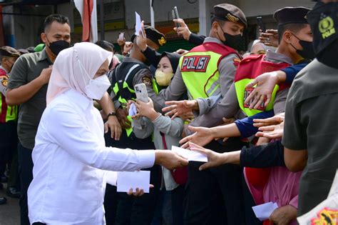 FOTO Tiba Di Bandung Presiden Jokowi Bagikan Bantuan Sosial Di Pasar