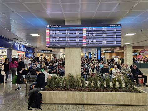 Connections and terminals at Malta Airport (MLA)