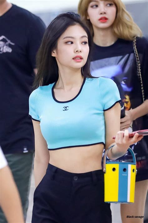 Blackpinks Jennie Always Gives A Luxurious Touch To Trendy Chanel Crop