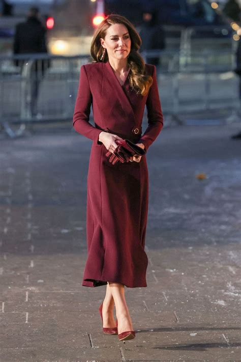 Kate Middleton Wears a Lush Maroon Gown to the 2022 Christmas Carol Service