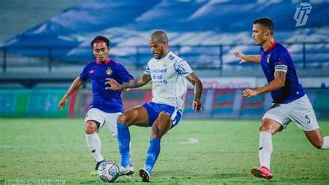 Persib Bandung Melawan Arema FC Kenapa Berlangsung Di Bali Bukan Di