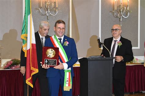 Il Sindaco Giuseppe Fausto Al Gala Dinner Del Castellammare Del Golfo