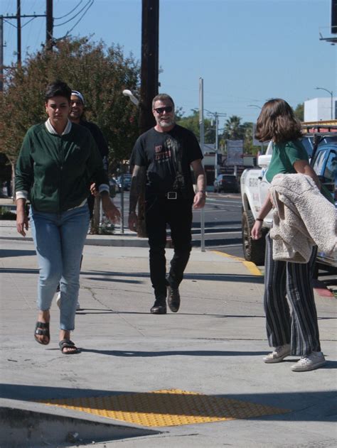 Dean Mcdermott New Girlfriend Lily Calo Step Out For Double Date
