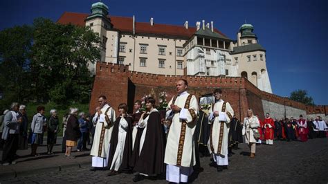 Z Wawelu na Skałkę przeszła tradycyjna procesja ku czci św Stanisława