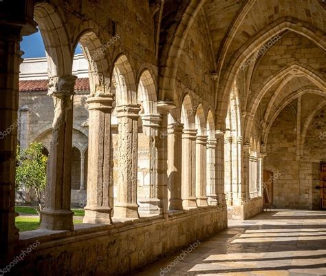 Santander Cathedral, hallway, columns and arches of the cloister — Stock Photo © xfargas #68090999