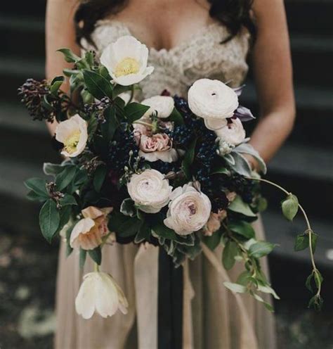 25 Stunningly Gorgeous Fall Bouquets For Autumn Brides