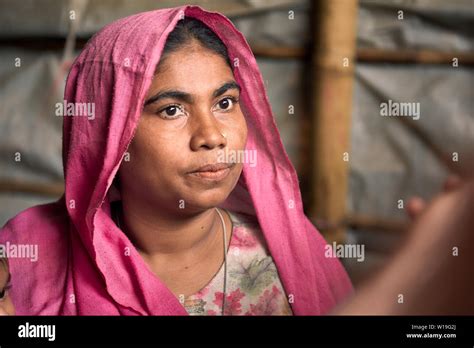 Portrait of Rohingya woman "Mariam" in Kutupalong Rohingya Refugee Camp, Bangladesh Stock Photo ...