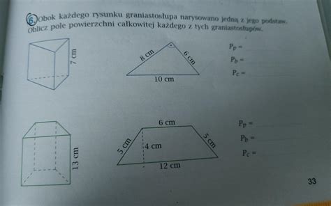 Obok każdego rysunku graniastosłupa narysowano jedną z jego podstaw