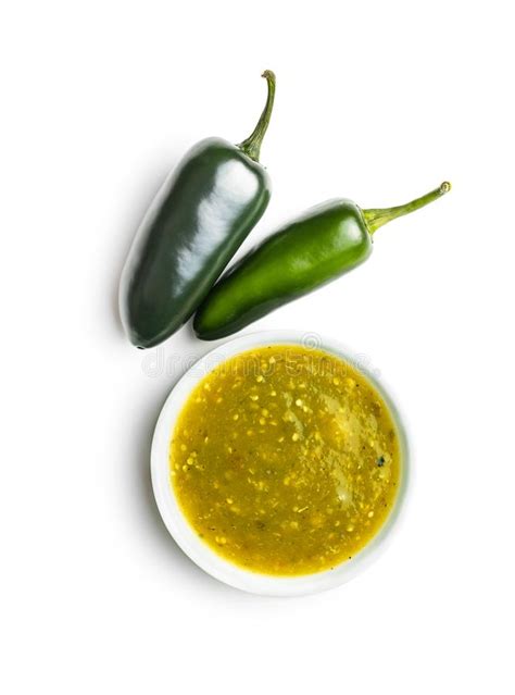 Pimientos De Jalapeno Verde Y Salsa De Tabasco Imagen De Archivo