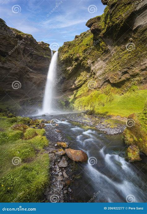 Cascada Kvernufoss En Islandia Imagen De Archivo Imagen De Secuencia