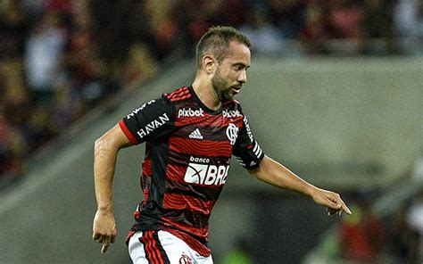 Everton Ribeiro Completa Anos E Recebe Homenagem Do Flamengo Em