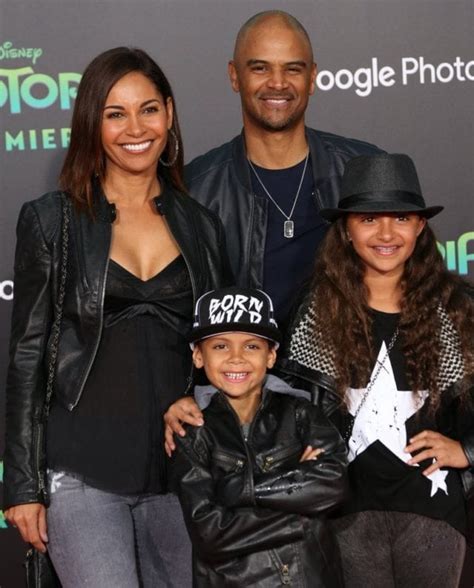 Dondre Whitfield Wife Parents And Net Worth