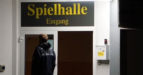 Zwei Tatverd Chtige Nach R Uberischer Erpressung In Spielhalle Ermittelt