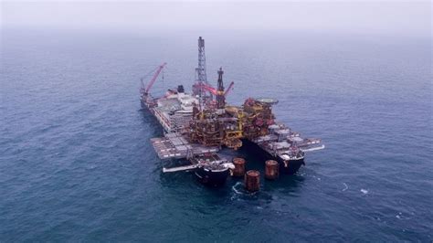 Video Pioneering Spirit Removes Two Offshore Platforms In One Week