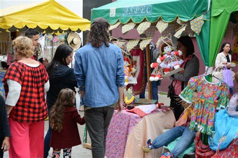 Feira de Economia Solidária Junina movimenta travessa Lauro de Freitas