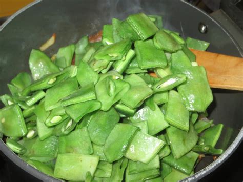 Chapparada Avarekai / Flat Beans Curry (Dry) ~ Enjoy cooking