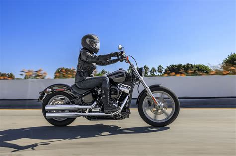 Motorrad Vergleich Harley Davidson Softail Standard FXST 2022 Vs