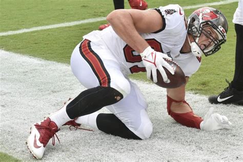 Buccaneers Te Rob Gronkowski Could Miss More Time With Rib Lung